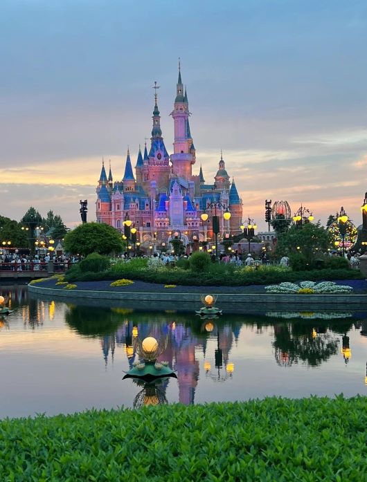 上海夏季迪士尼乐园 城堡烟花 上海夏天